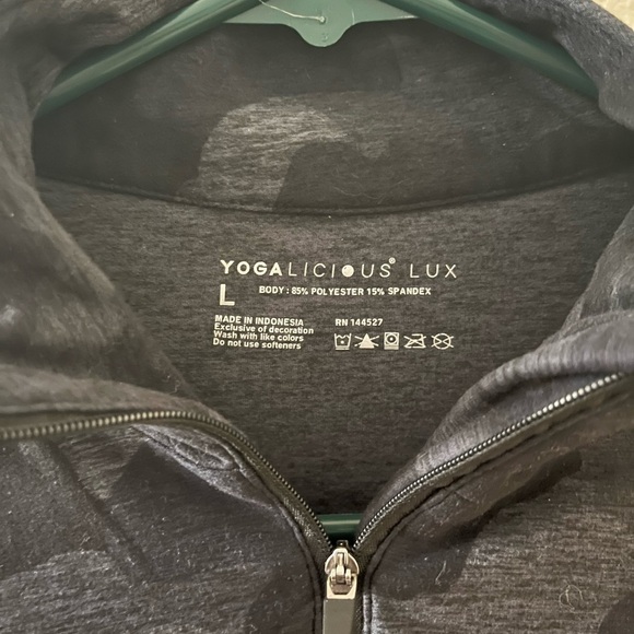 Yogalicious Camo 1/4 zip Long Sleeve Top size L - Picture 3 of 5